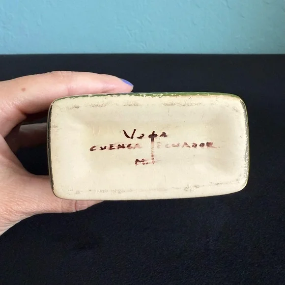 Ecuadorean Ceramic Utensil Holder - Picture 5 of 9